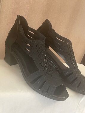Women’s Black Open-Toe Block Heel Sandals  Gladiator Style.